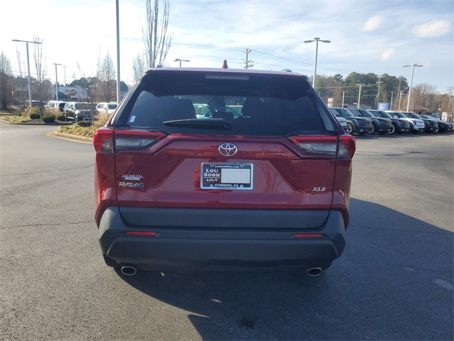 Used 2019 Toyota RAV4 XLE image 4