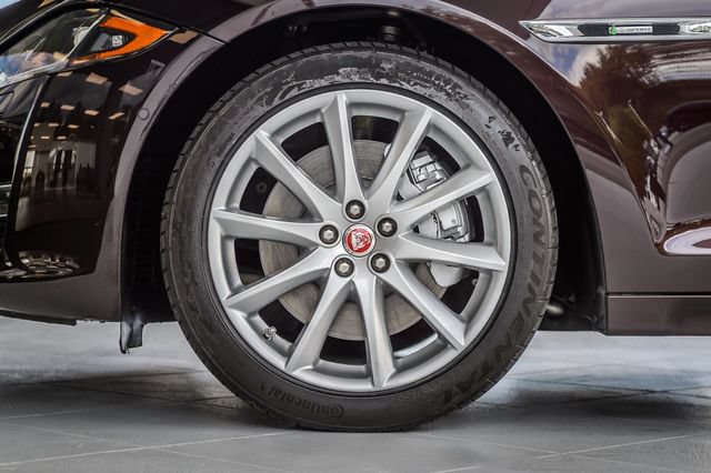 Used 2016 Jaguar XJ R-Sport RWD image 13