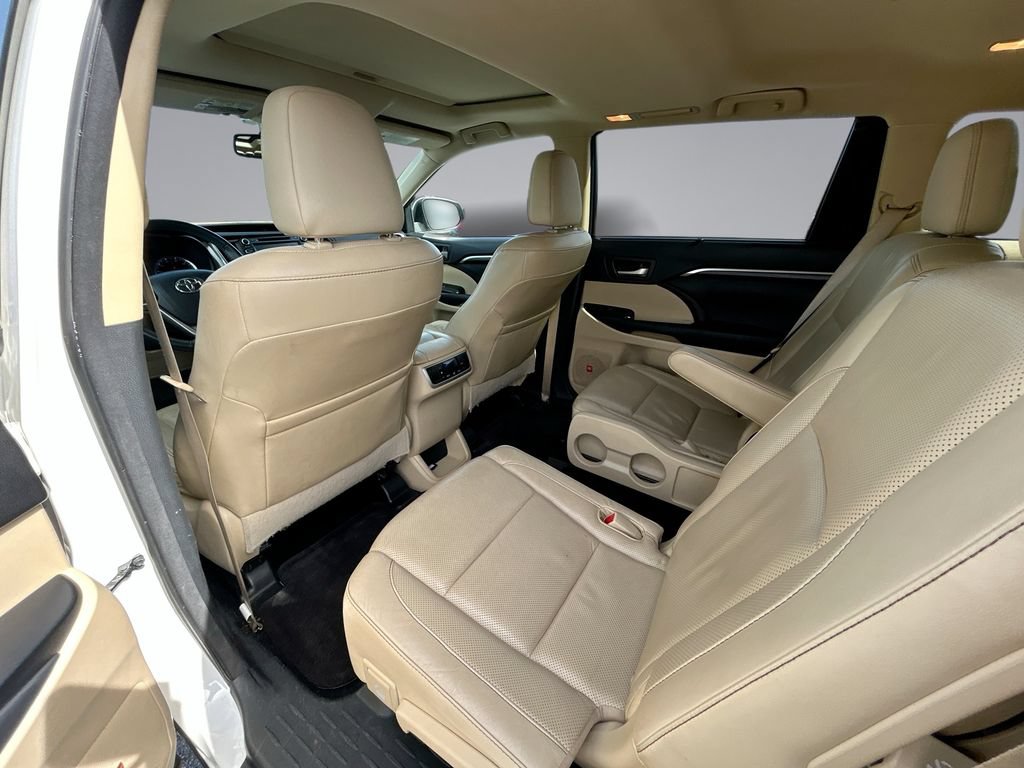 Used 2016 Toyota Highlander Limited FWD image 9