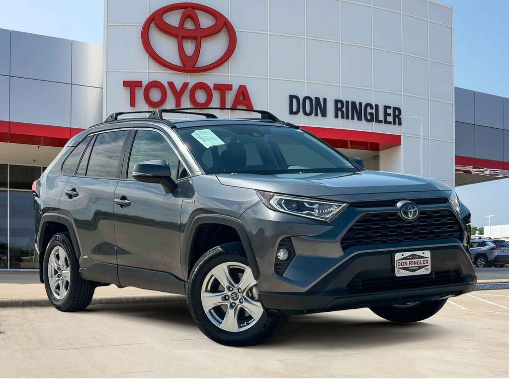 Used 2020 Toyota RAV4 XLE w/ Convenience Package image 1