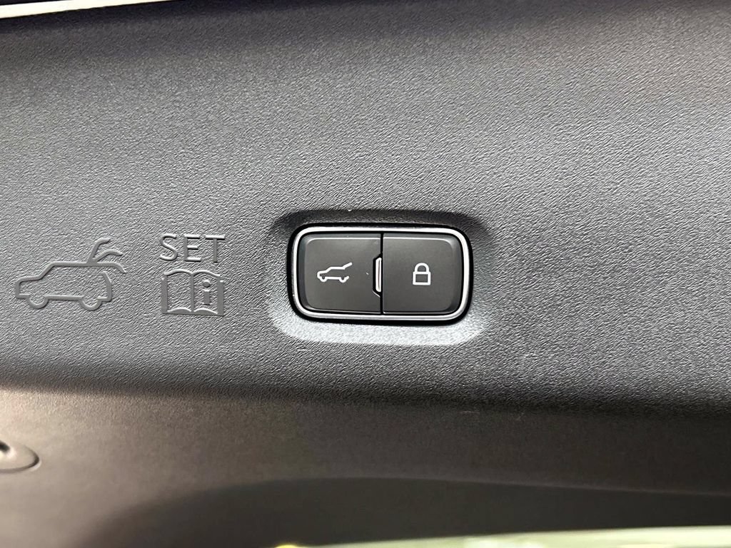Used 2025 Lincoln Navigator L Black Label AWD/4WD image 12