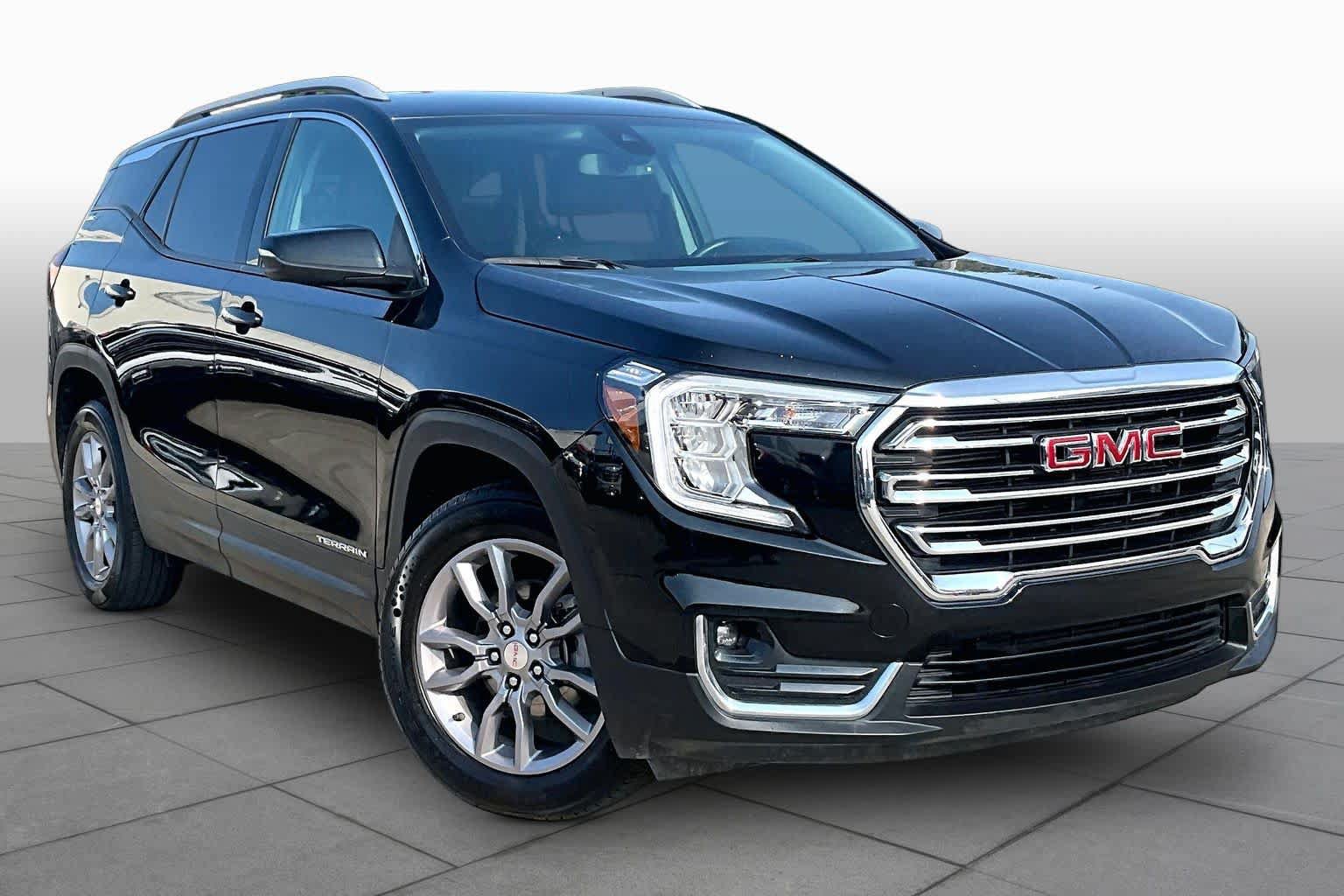 Used 2024 GMC Terrain SLT AWD/4WD image 3