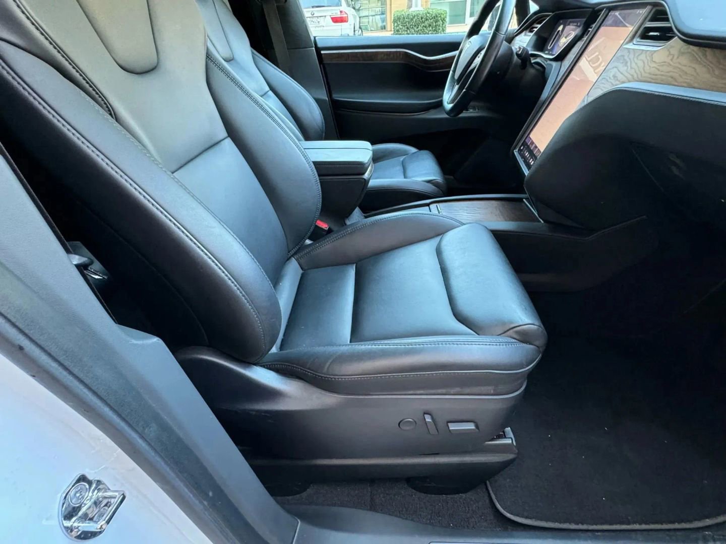 Used 2020 Tesla Model X Long Range AWD/4WD image 17