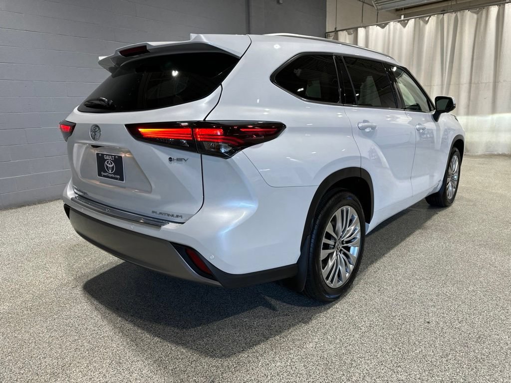 Certified 2026 Toyota Highlander Platinum AWD/4WD image 3