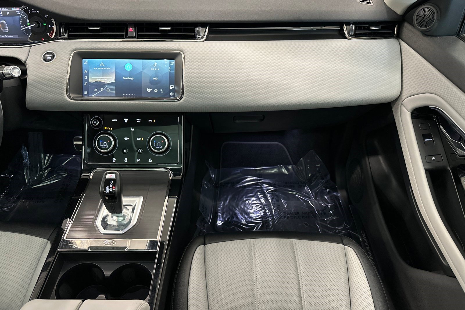 Used 2022 Land Rover Range Rover Evoque R-Dynamic S image 28