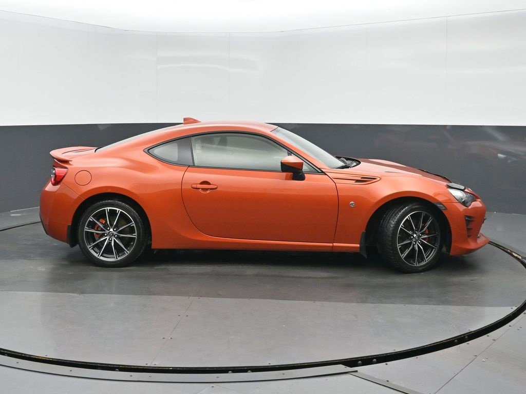 Used 2017 Toyota 86 image 2