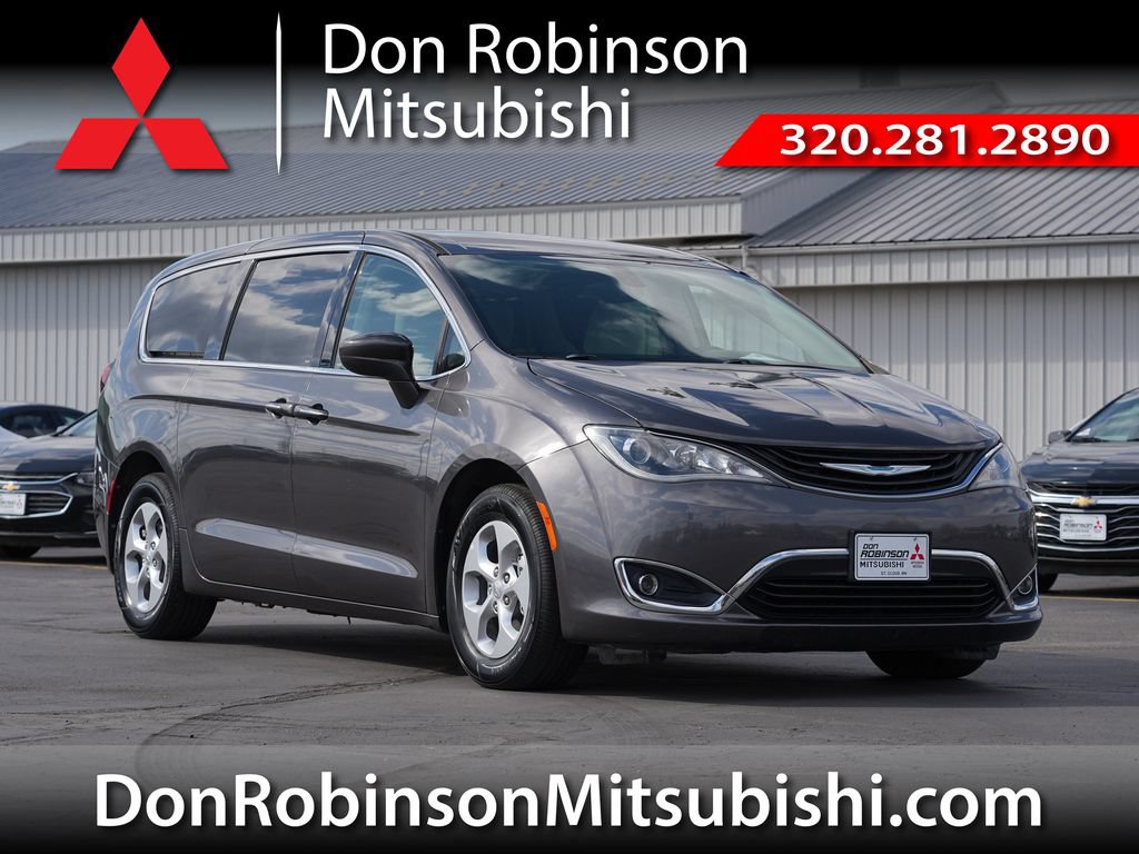 Used 2017 Chrysler Pacifica Touring Plus FWD image 1