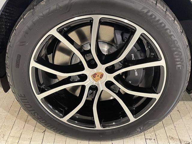 New 2026 Porsche Cayenne E-Hybrid Coupe AWD/4WD image 13