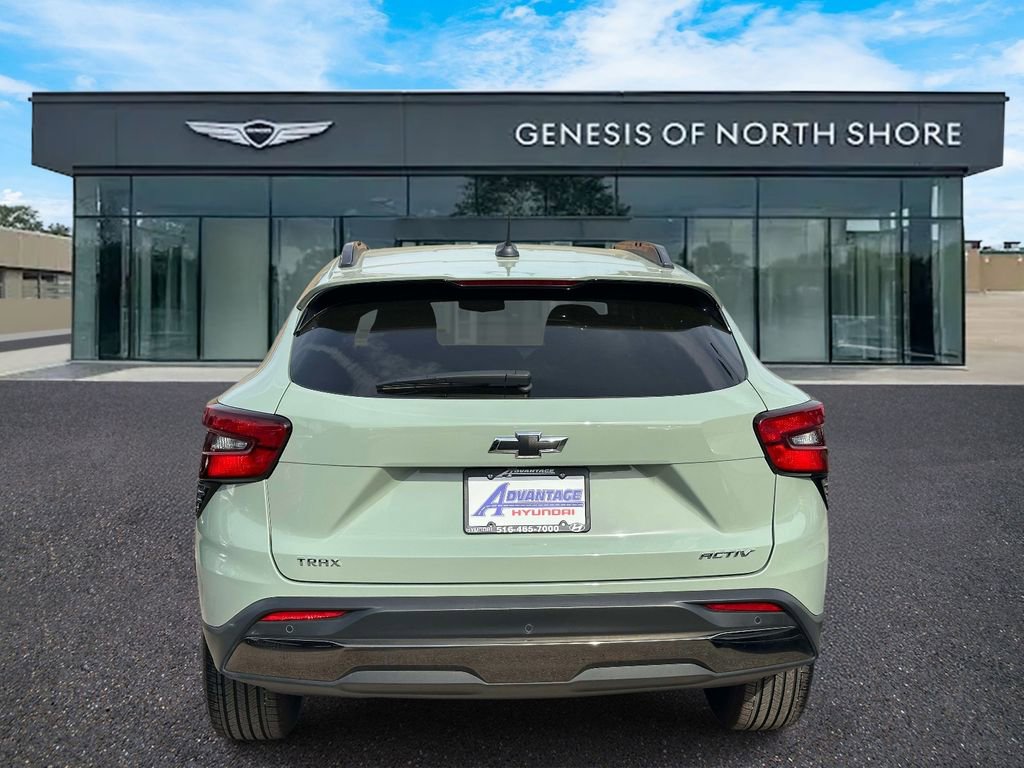 Used 2024 Chevrolet Trax ACTIV w/ Sunroof Package image 5