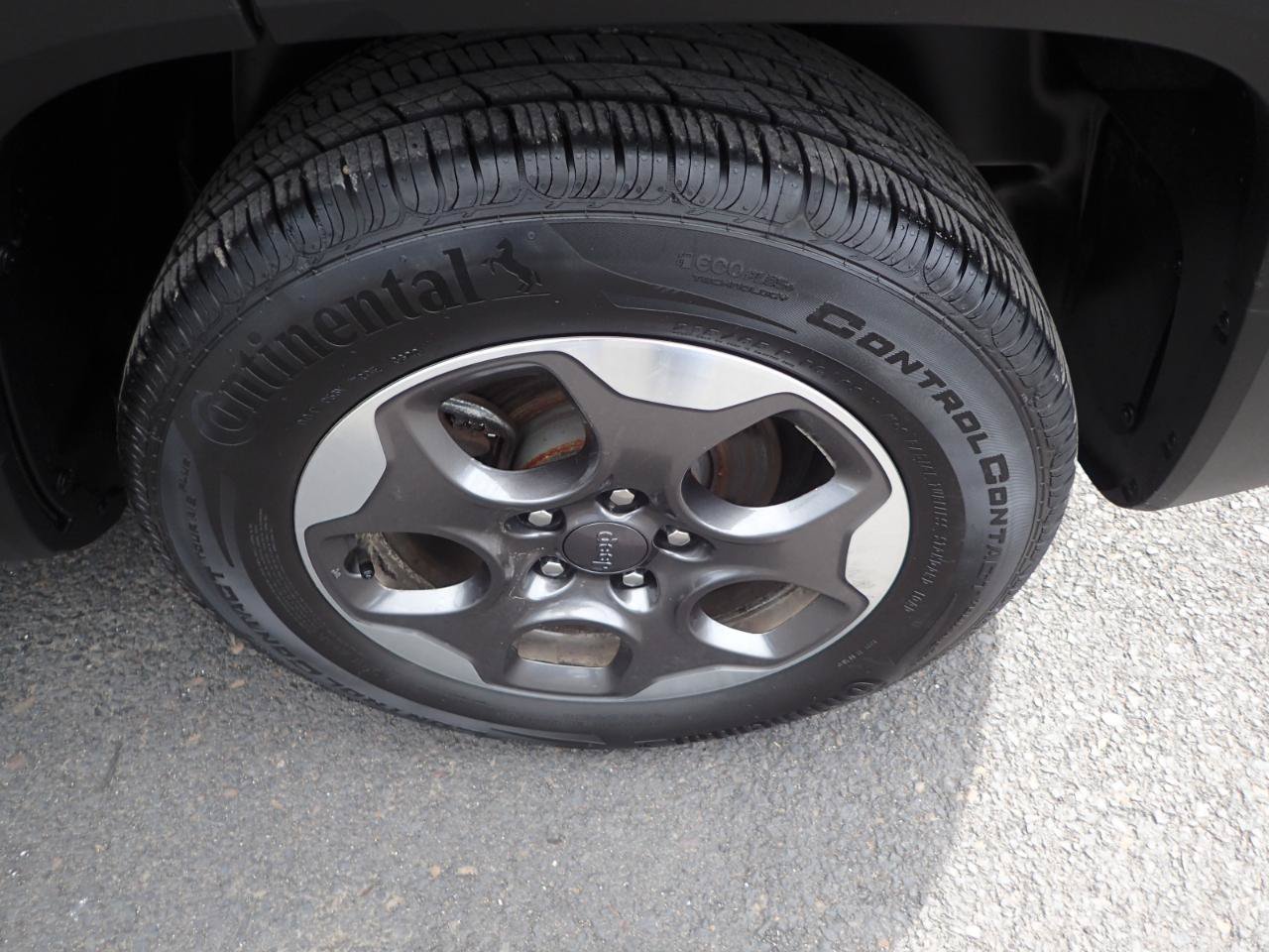 Used 2017 Jeep Renegade Sport w/ Power & Air Group FWD image 27