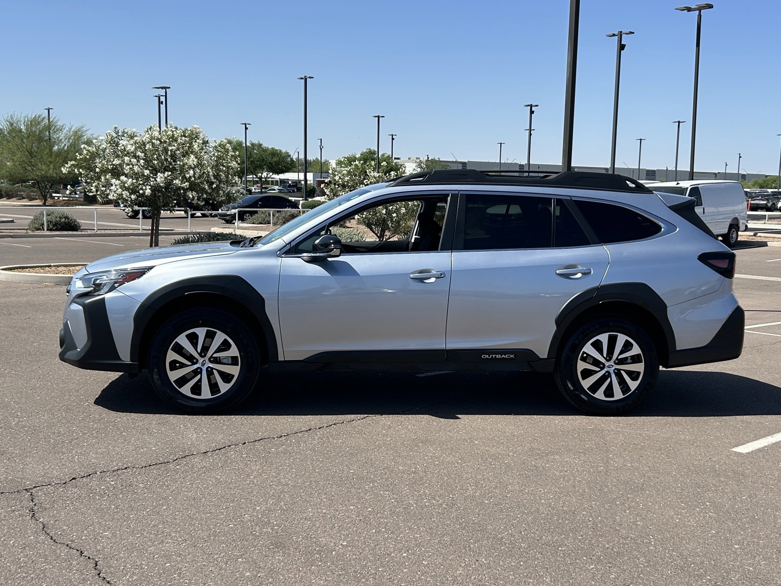 Used 2025 Subaru Outback Premium image 2