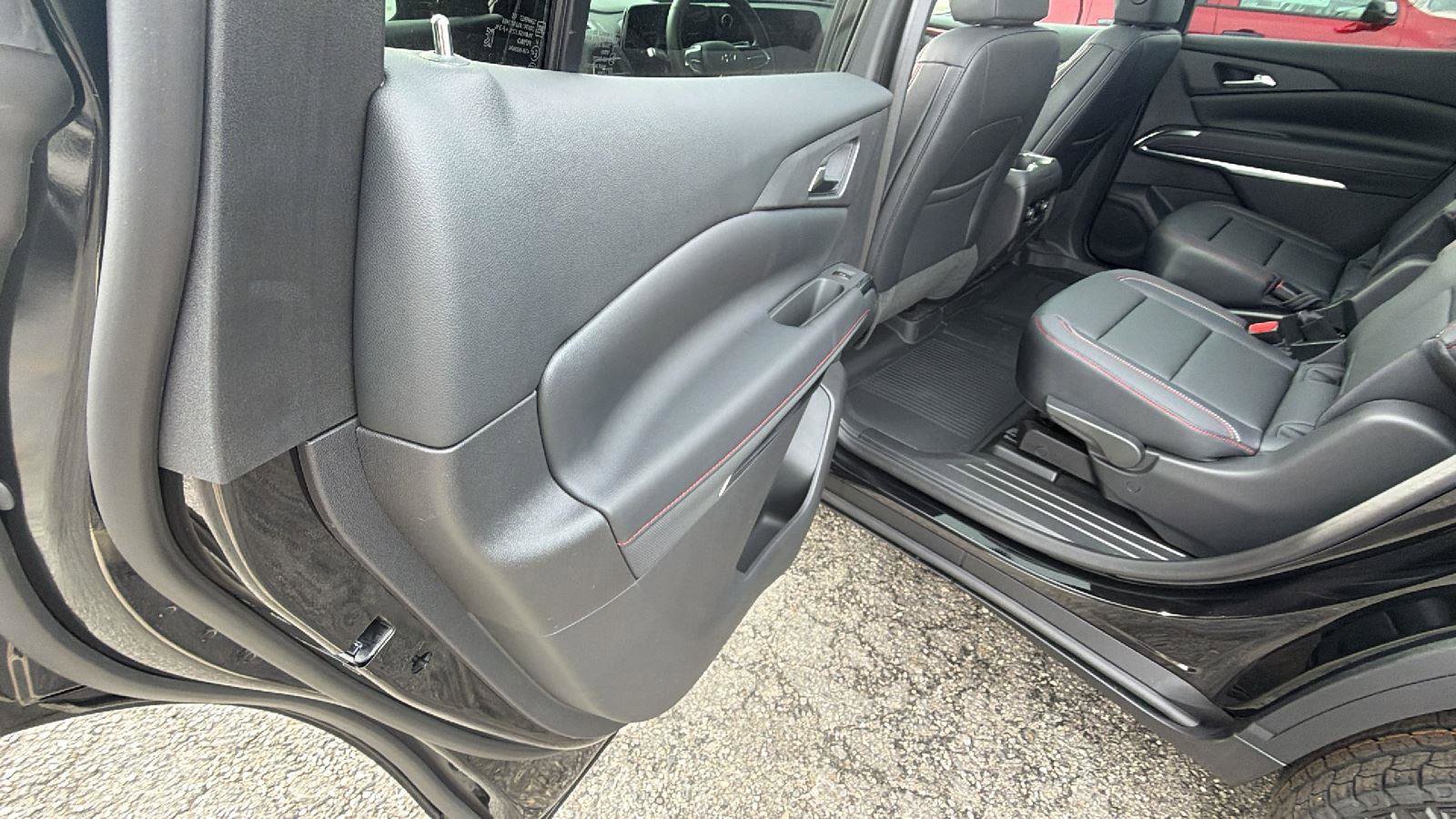 New 2026 Chevrolet Traverse Z71 w/ Driver Confidence Package image 16