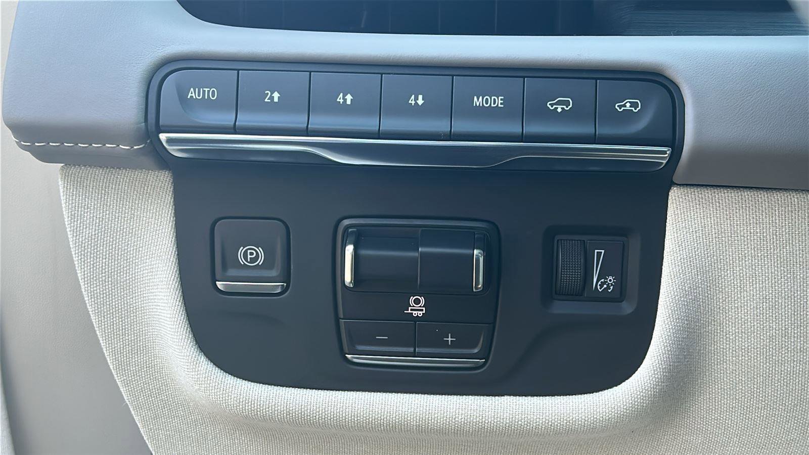 Certified 2024 Cadillac Escalade Sport Platinum w/ Heavy-Duty Trailer Package image 16