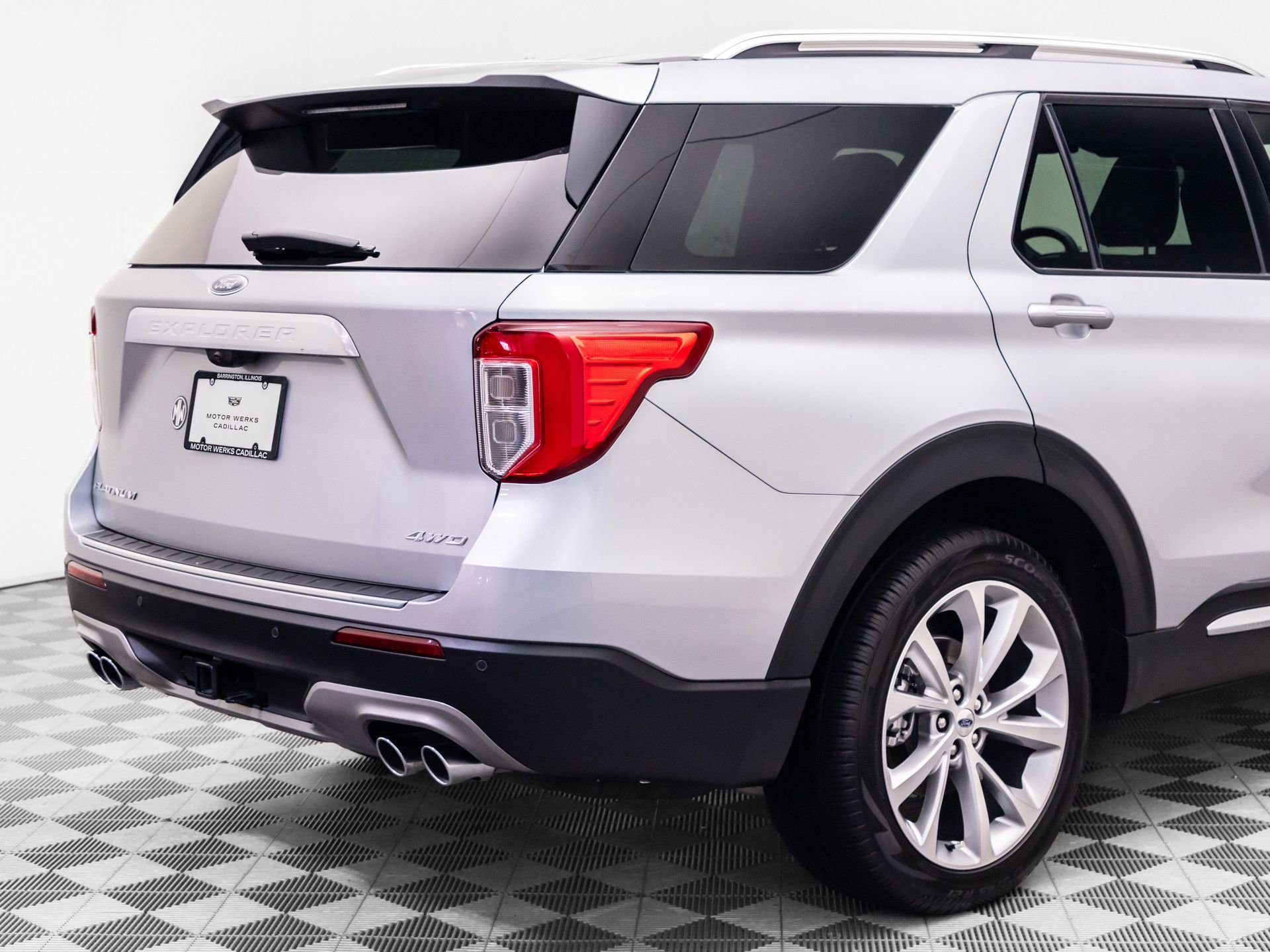 Used 2023 Ford Explorer Platinum w/ Technology Package AWD/4WD image 38