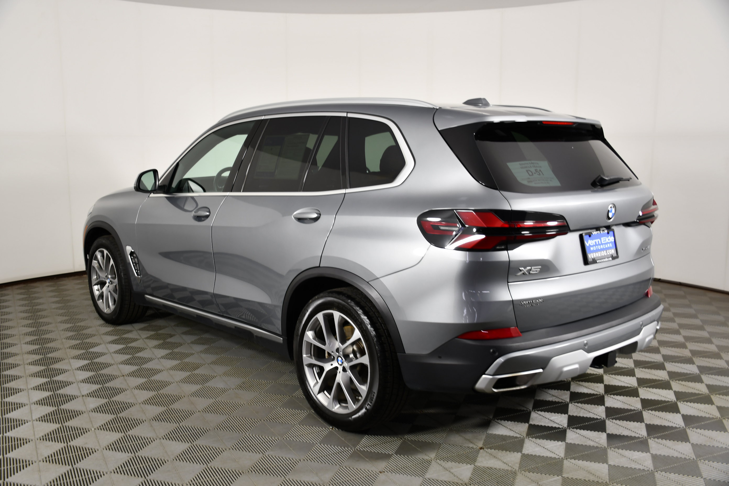 Used 2024 BMW X5 xDrive40i w/ Premium Package AWD/4WD image 8