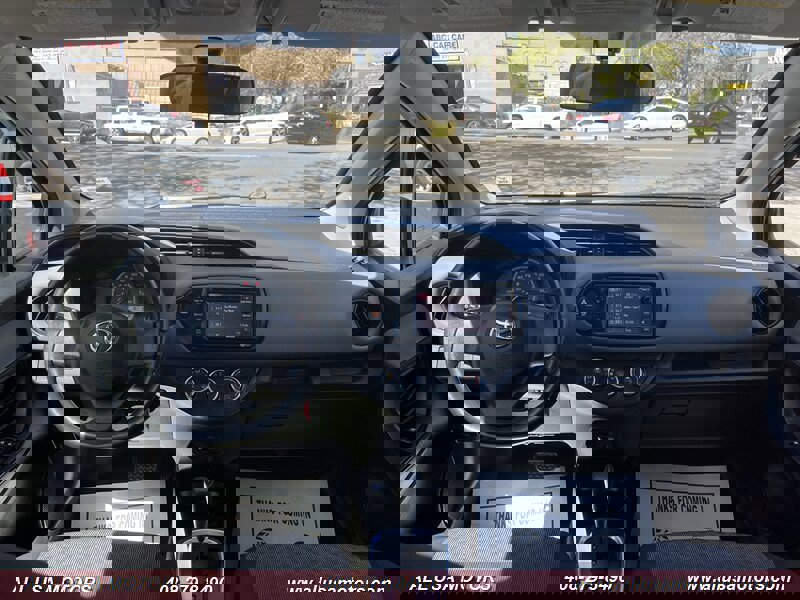 Used 2015 Toyota Yaris L image 19