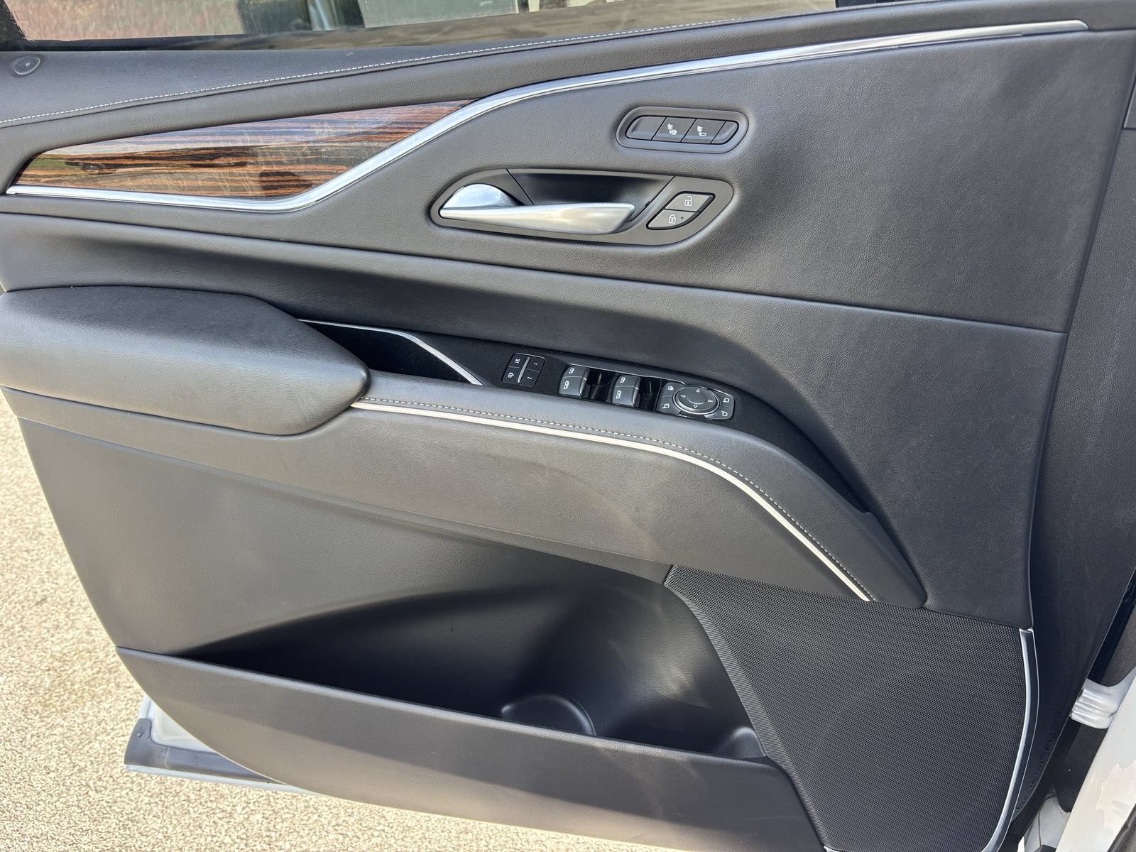 Used 2022 Cadillac Escalade Luxury AWD/4WD image 19