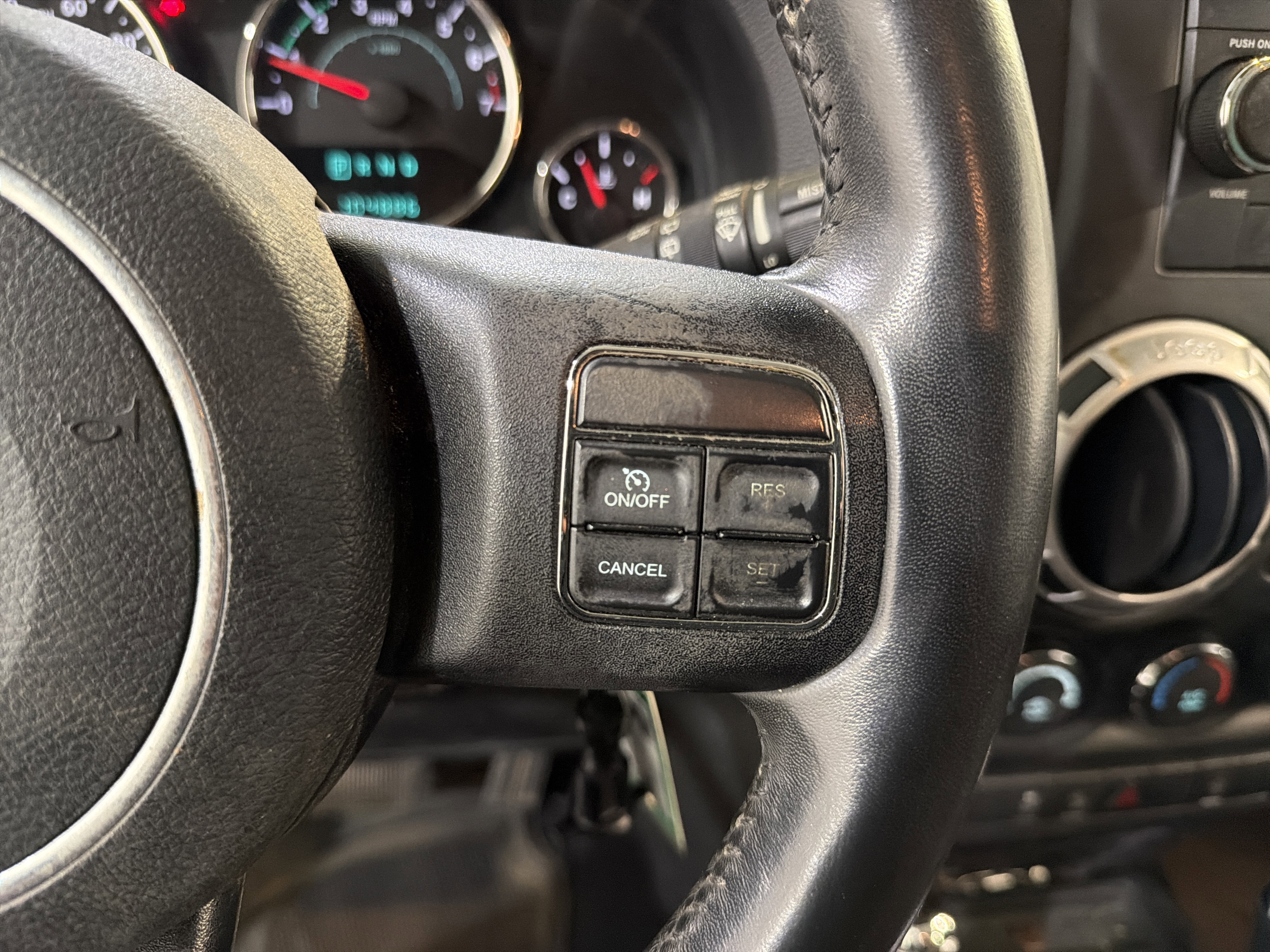 Used 2014 Jeep Wrangler Unlimited Sahara w/ Connectivity Group image 17