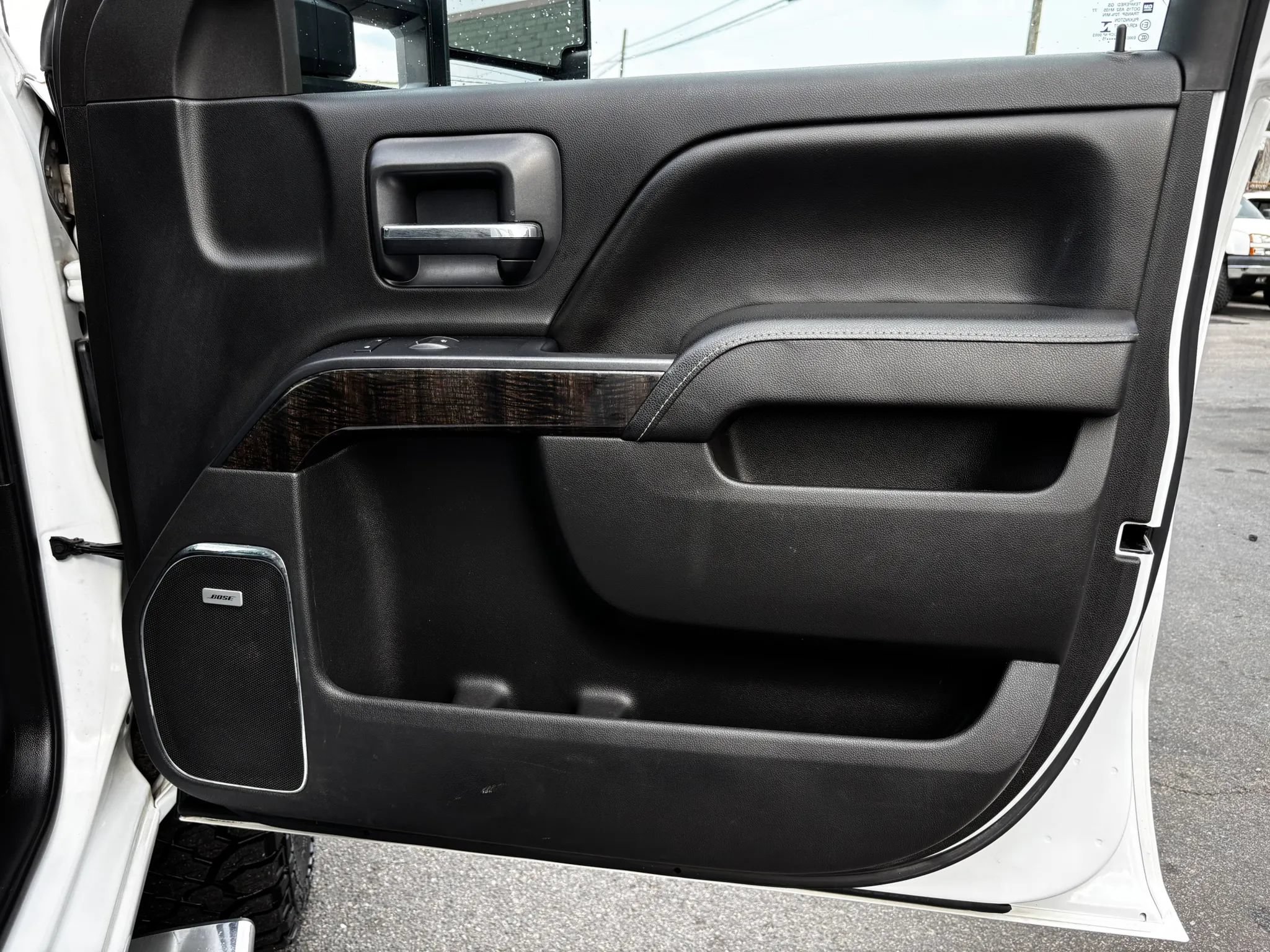 Used 2015 GMC Sierra 2500 Denali w/ Duramax Plus Package AWD/4WD image 30