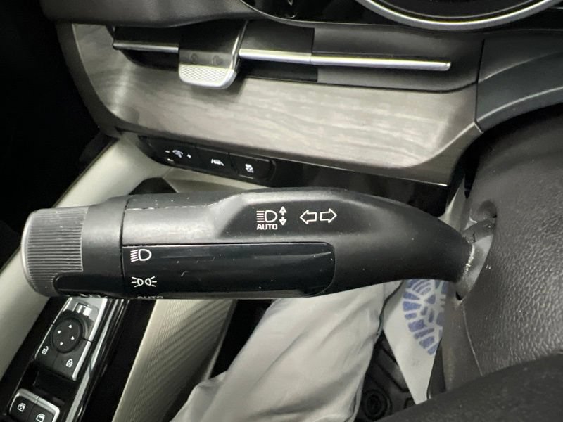 Certified 2023 Kia Carnival EX FWD image 21