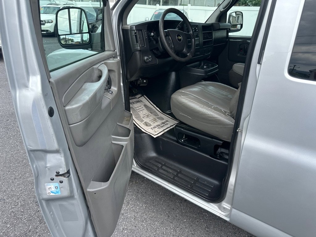 Used 2015 Chevrolet Express 3500 LS image 27