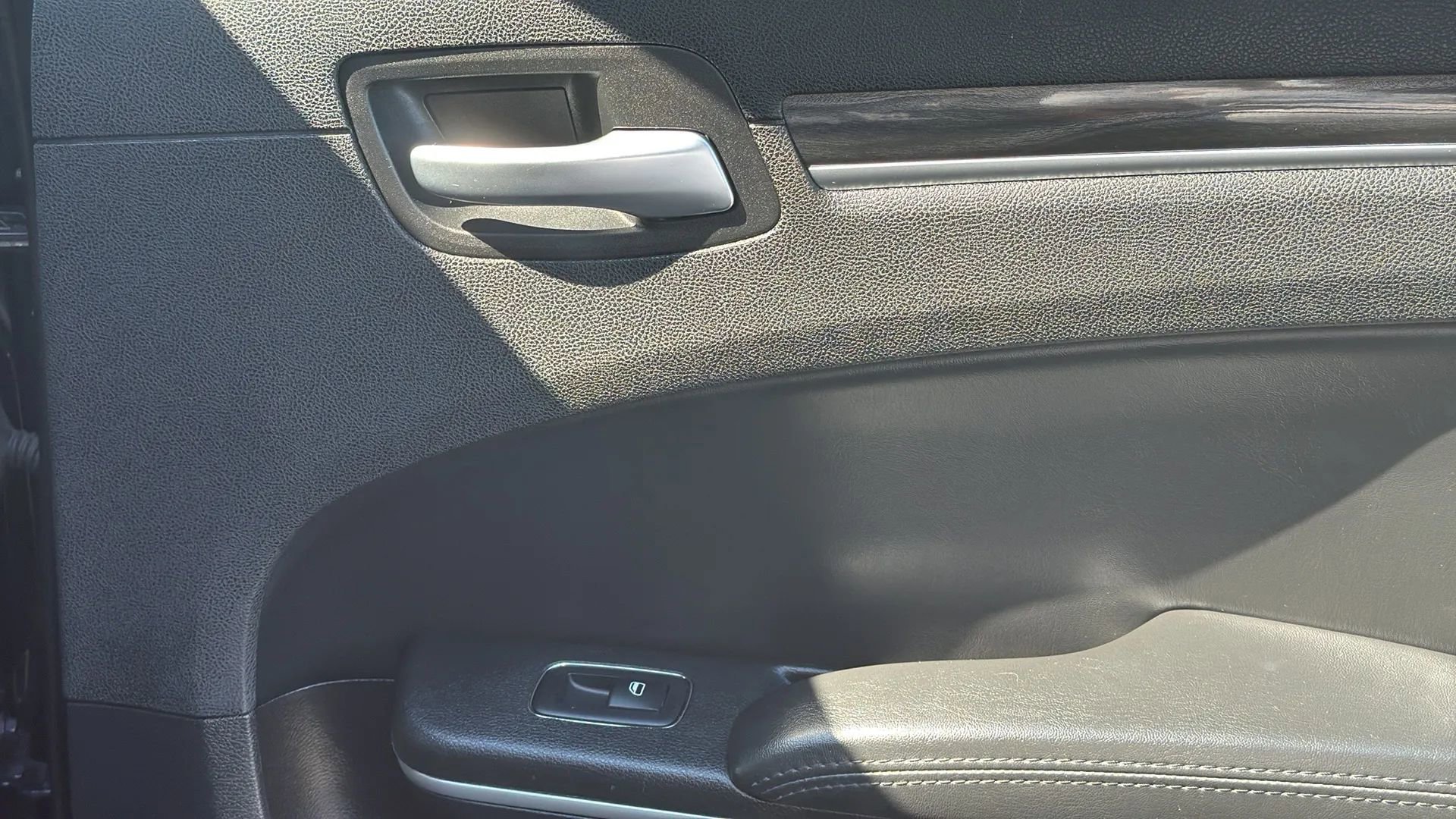 Used 2019 Chrysler 300 Touring w/ Sport Appearance Package image 22