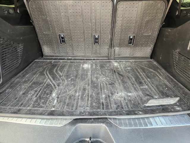 Used 2025 Chevrolet Suburban RST w/ Comfort Package AWD/4WD image 32