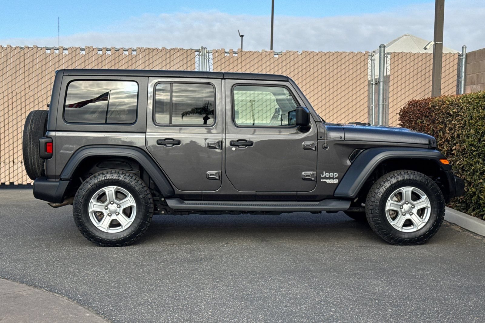 Used 2020 Jeep Wrangler Unlimited Sport S AWD/4WD image 3