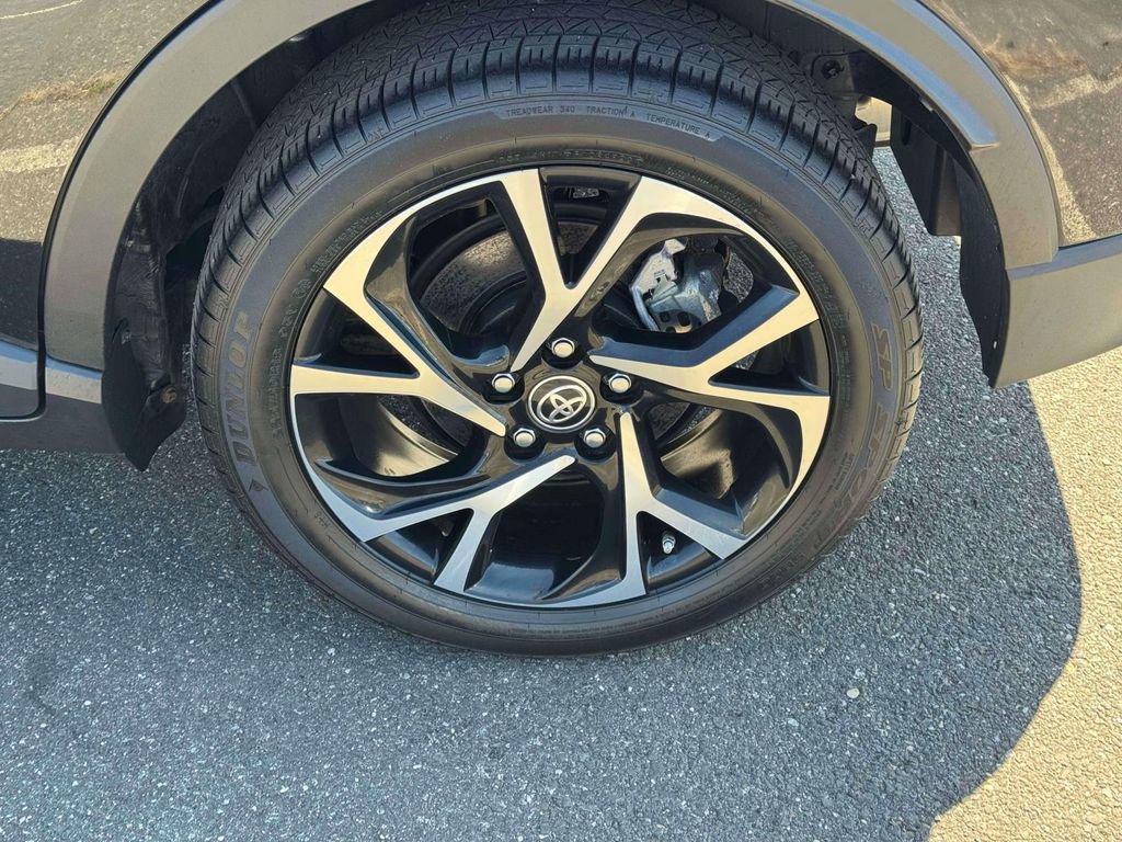 Used 2021 Toyota C-HR XLE image 11