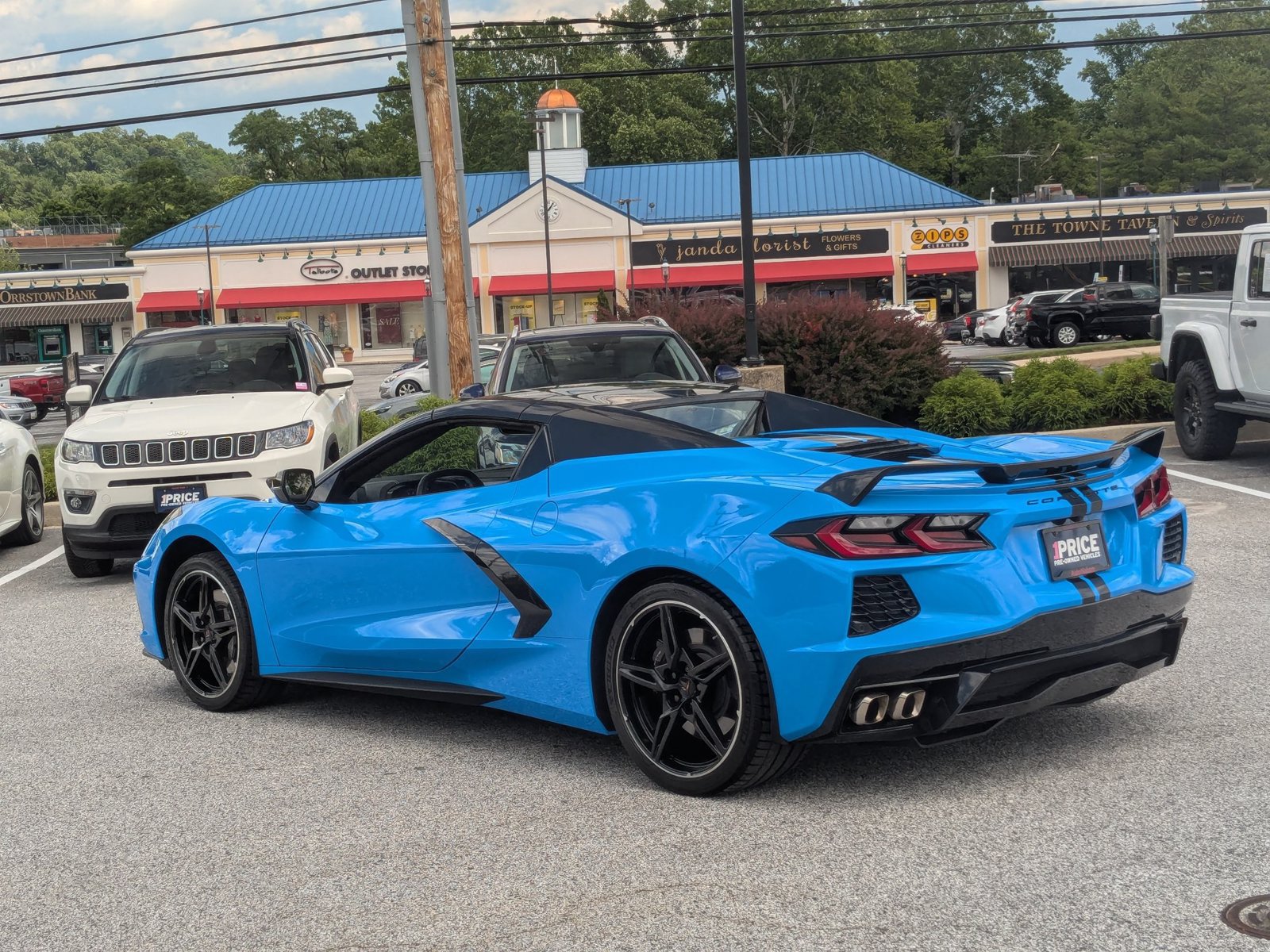 Used 2023 Chevrolet Corvette Stingray Premium Conv w/ Z51 Performance Package RWD image 3