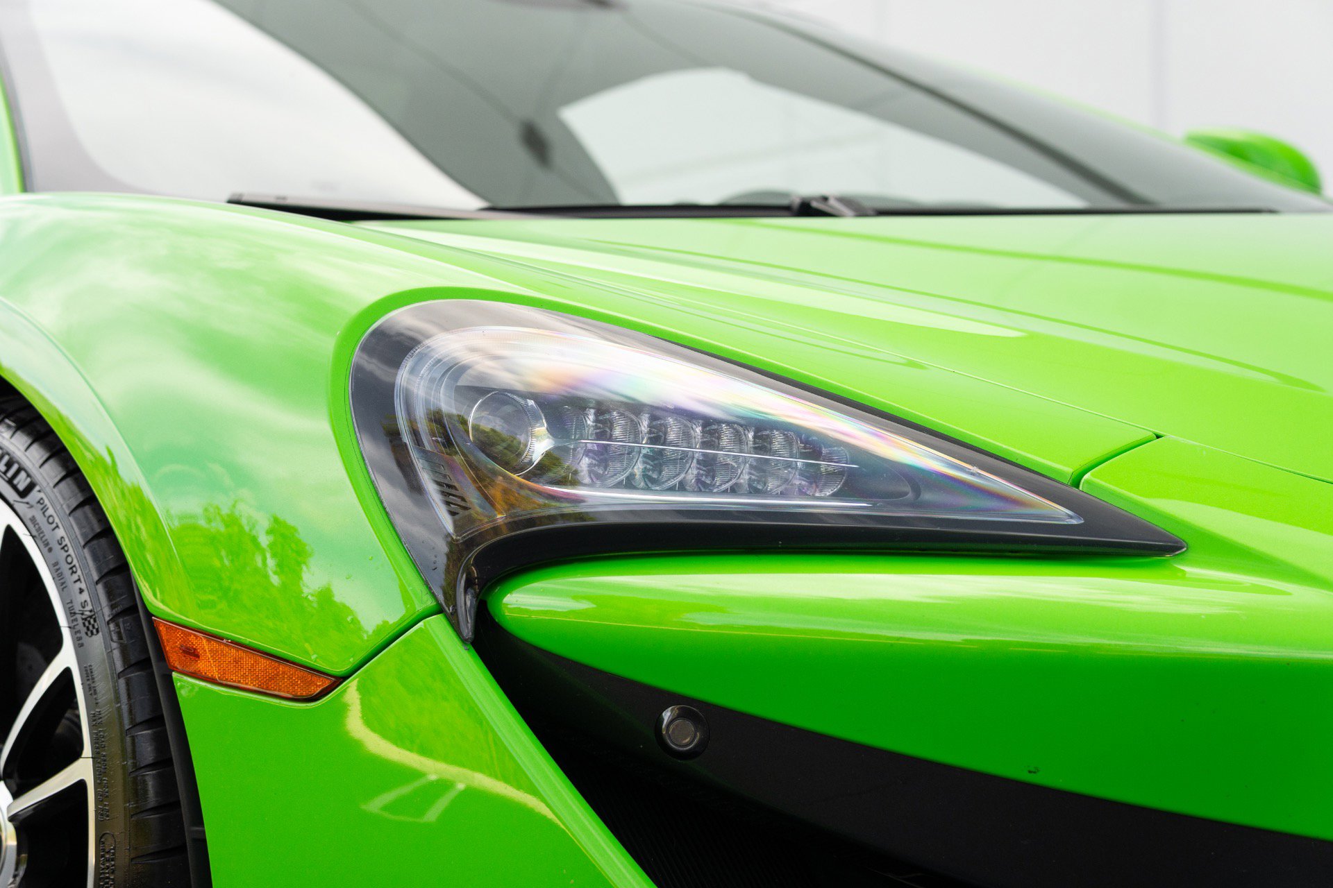 Used 2018 McLaren 570S Spider RWD image 11