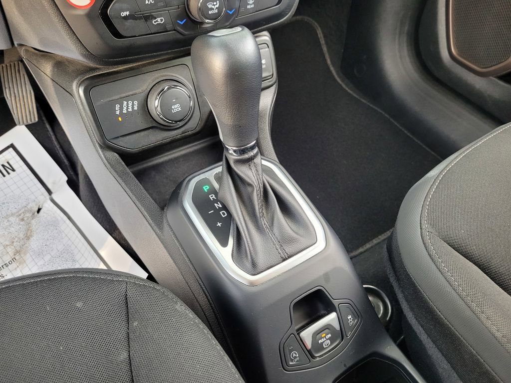 Used 2023 Jeep Renegade Latitude AWD/4WD image 20