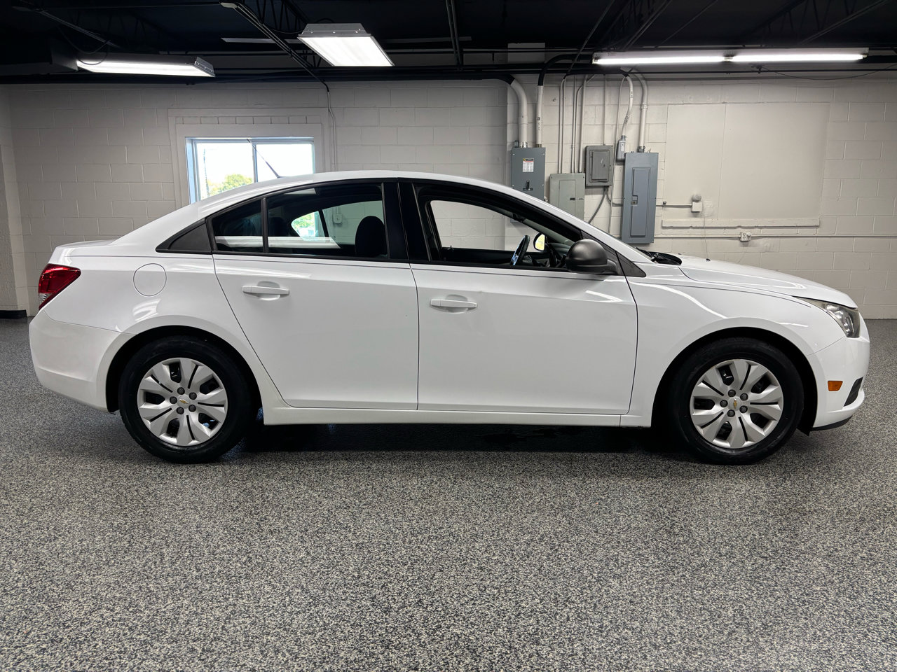 Used 2014 Chevrolet Cruze LS image 3