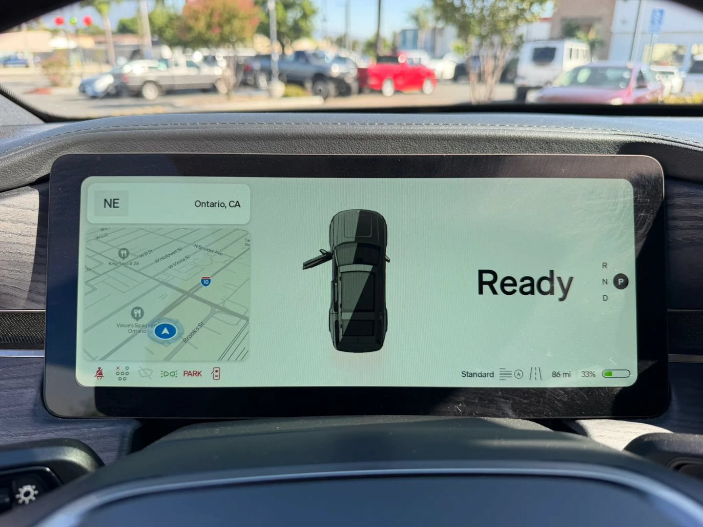 Used 2025 Rivian R1S Adventure Dual AWD/4WD image 31