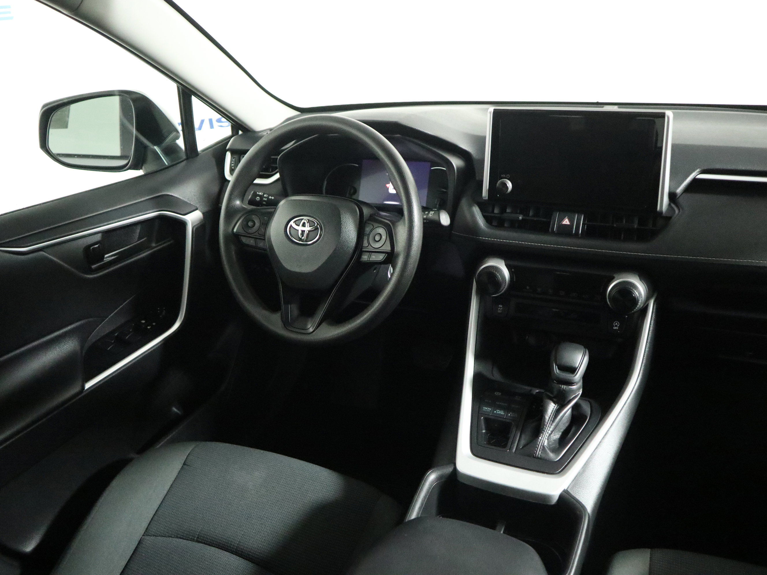 Used 2024 Toyota RAV4 LE AWD/4WD image 15