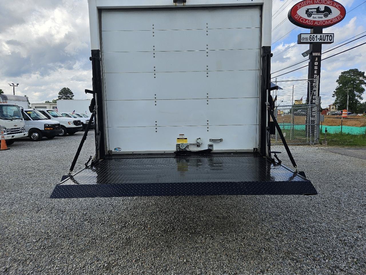 Used 2022 Ford E-450 and Econoline 450 Super Duty w/ Power Windows & Locks Group RWD image 11
