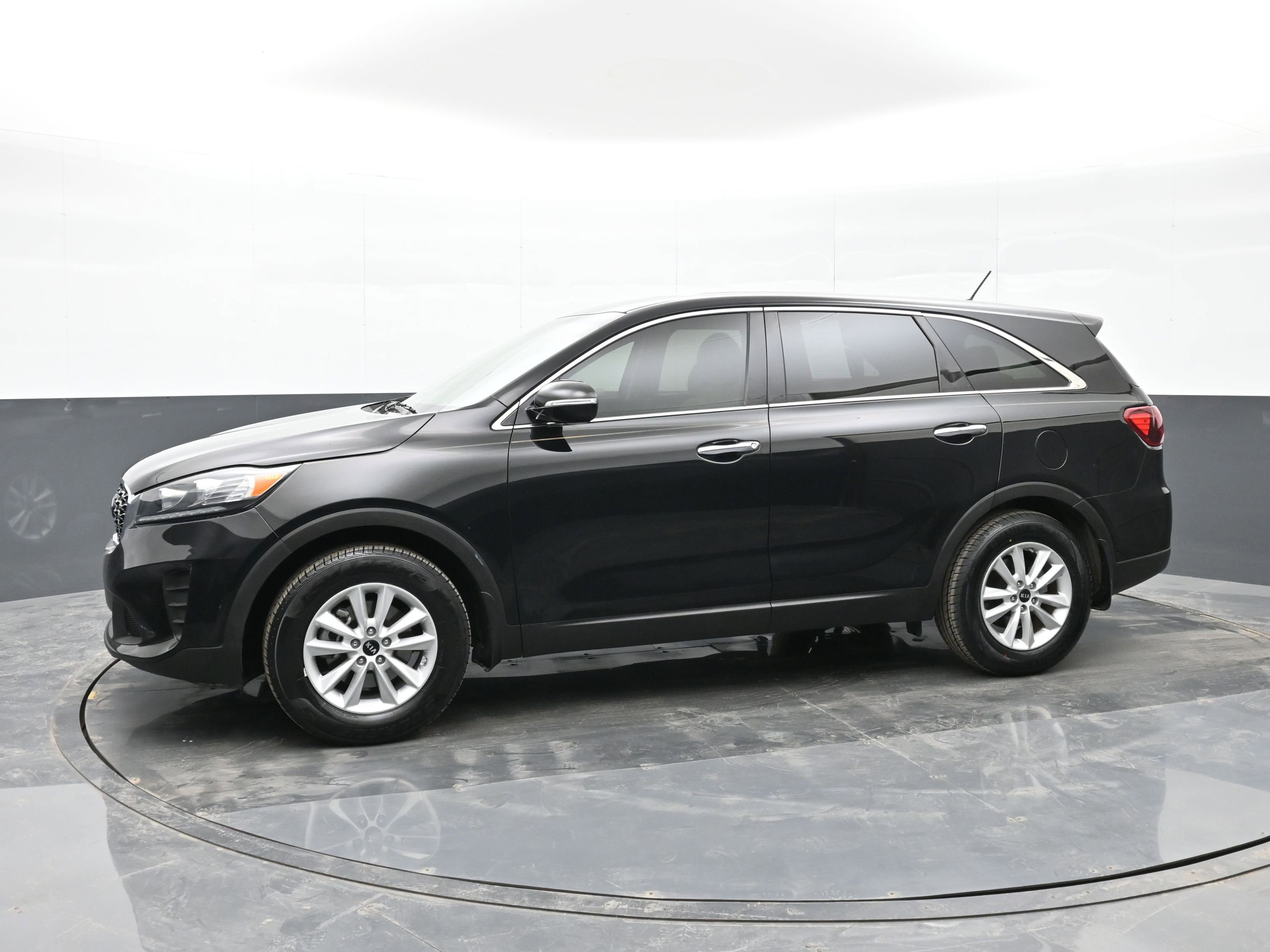 Used 2020 Kia Sorento LX image 5