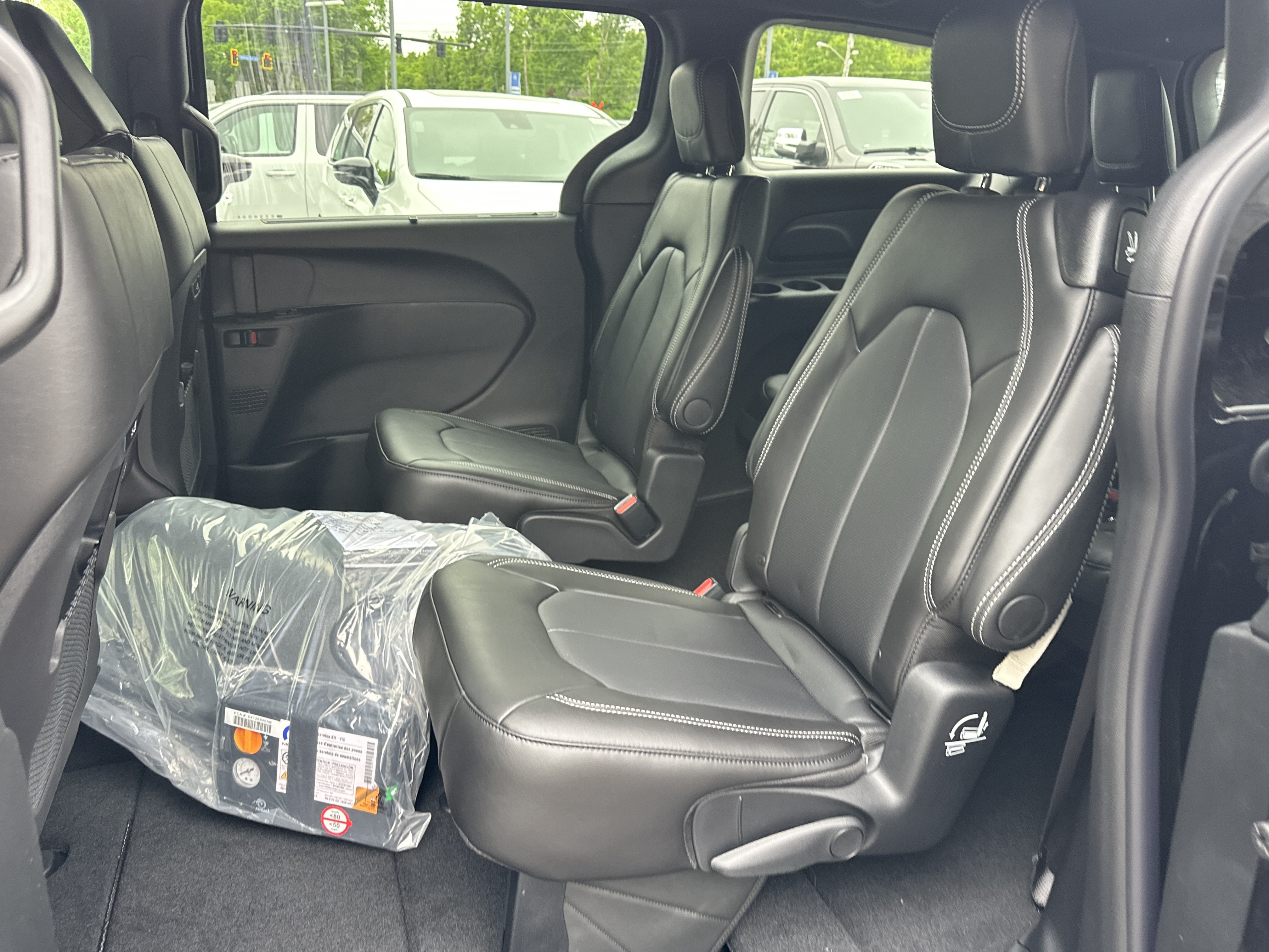 New 2027 Chrysler Pacifica Select FWD image 28
