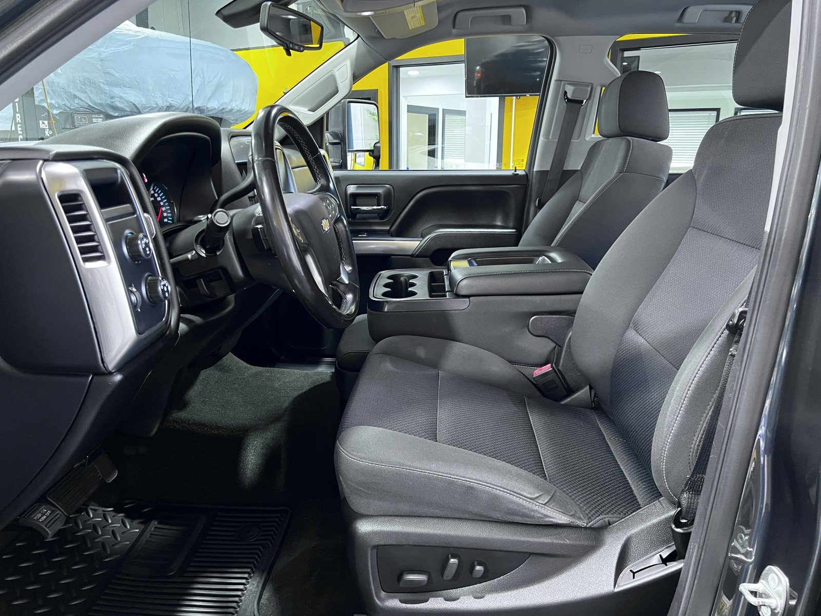 Used 2018 Chevrolet Silverado 1500 LT w/ LT Eassist Package image 15