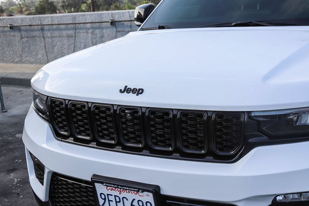 Used 2023 Jeep Grand Cherokee Limited w/ Luxury Tech Group II AWD/4WD image 6