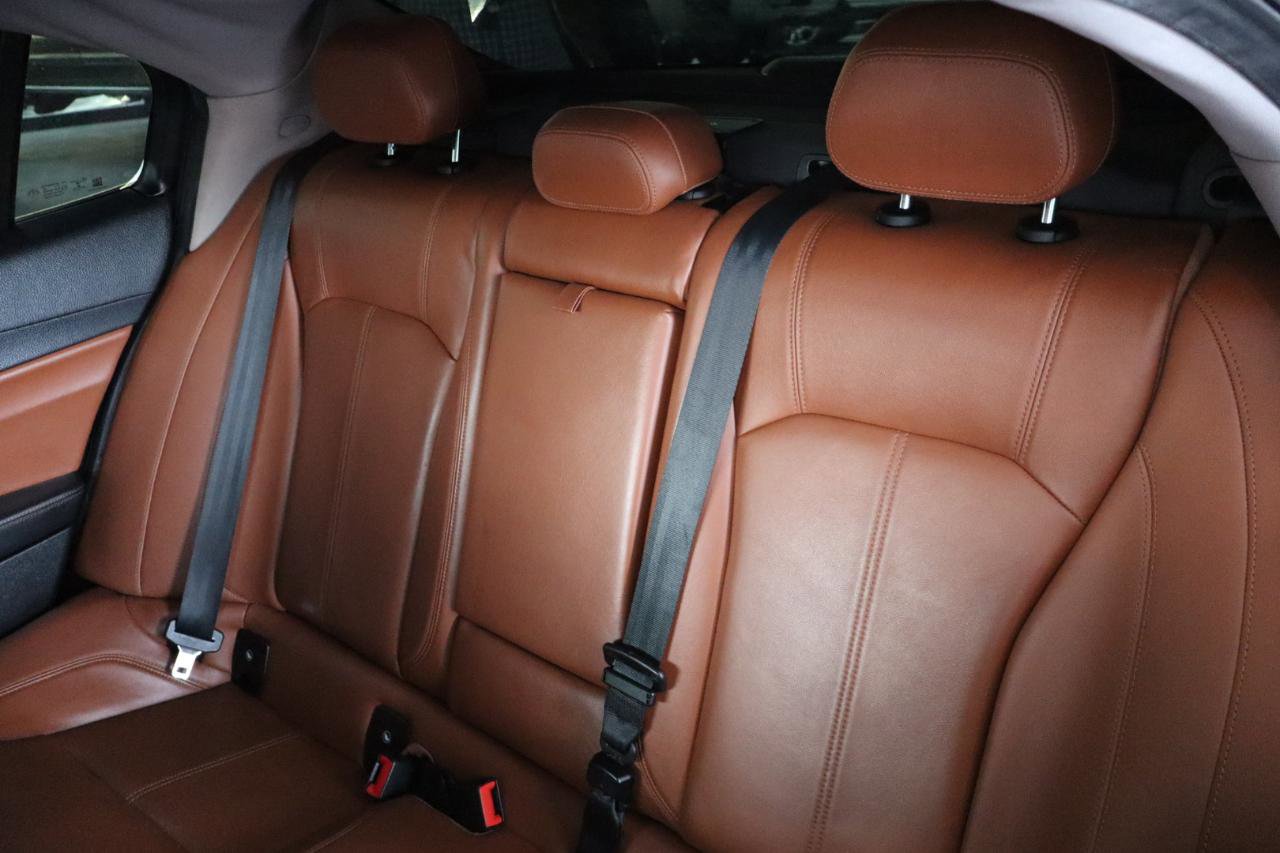 Used 2017 Alfa Romeo Giulia image 33