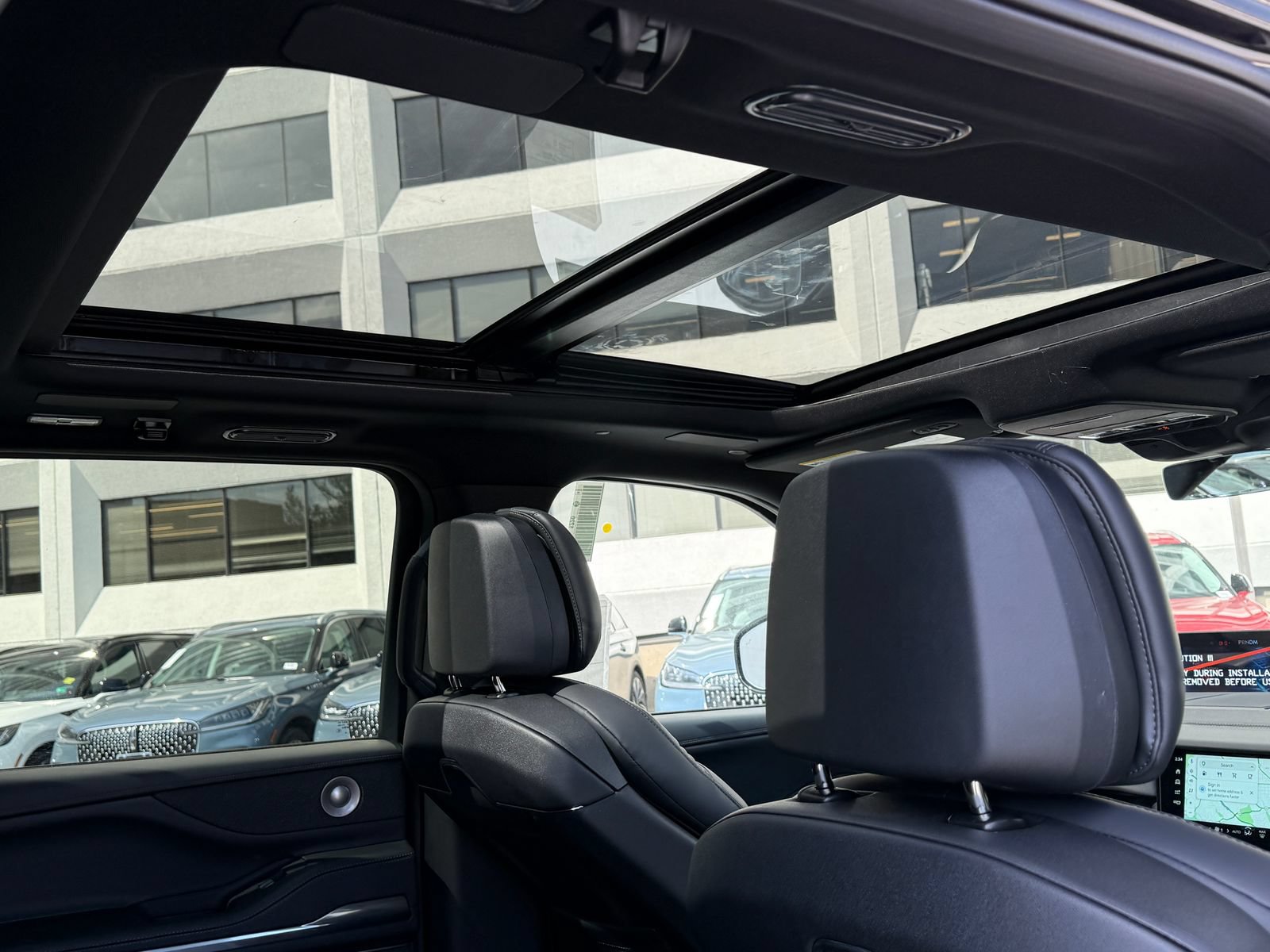 New 2026 Lincoln Navigator Reserve w/ Jet Appearance Package AWD/4WD image 9