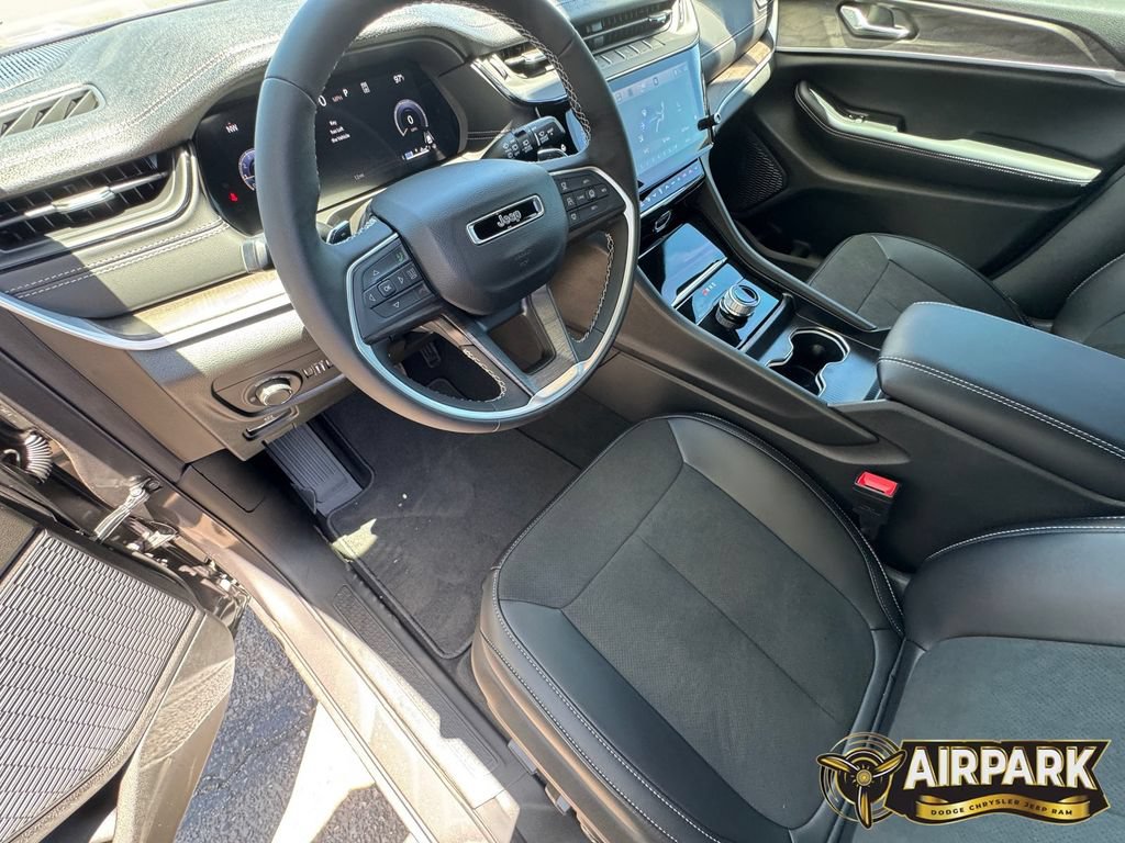 New 2026 Jeep Grand Cherokee Altitude RWD image 17