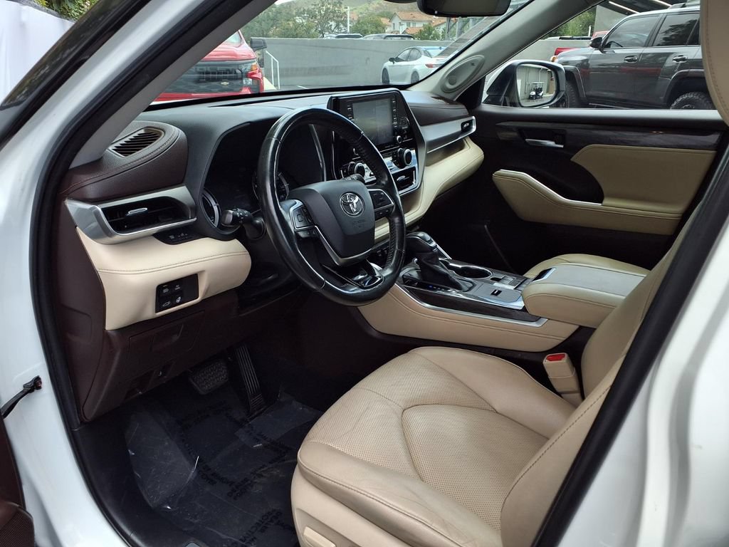 Used 2020 Toyota Highlander Limited FWD image 14