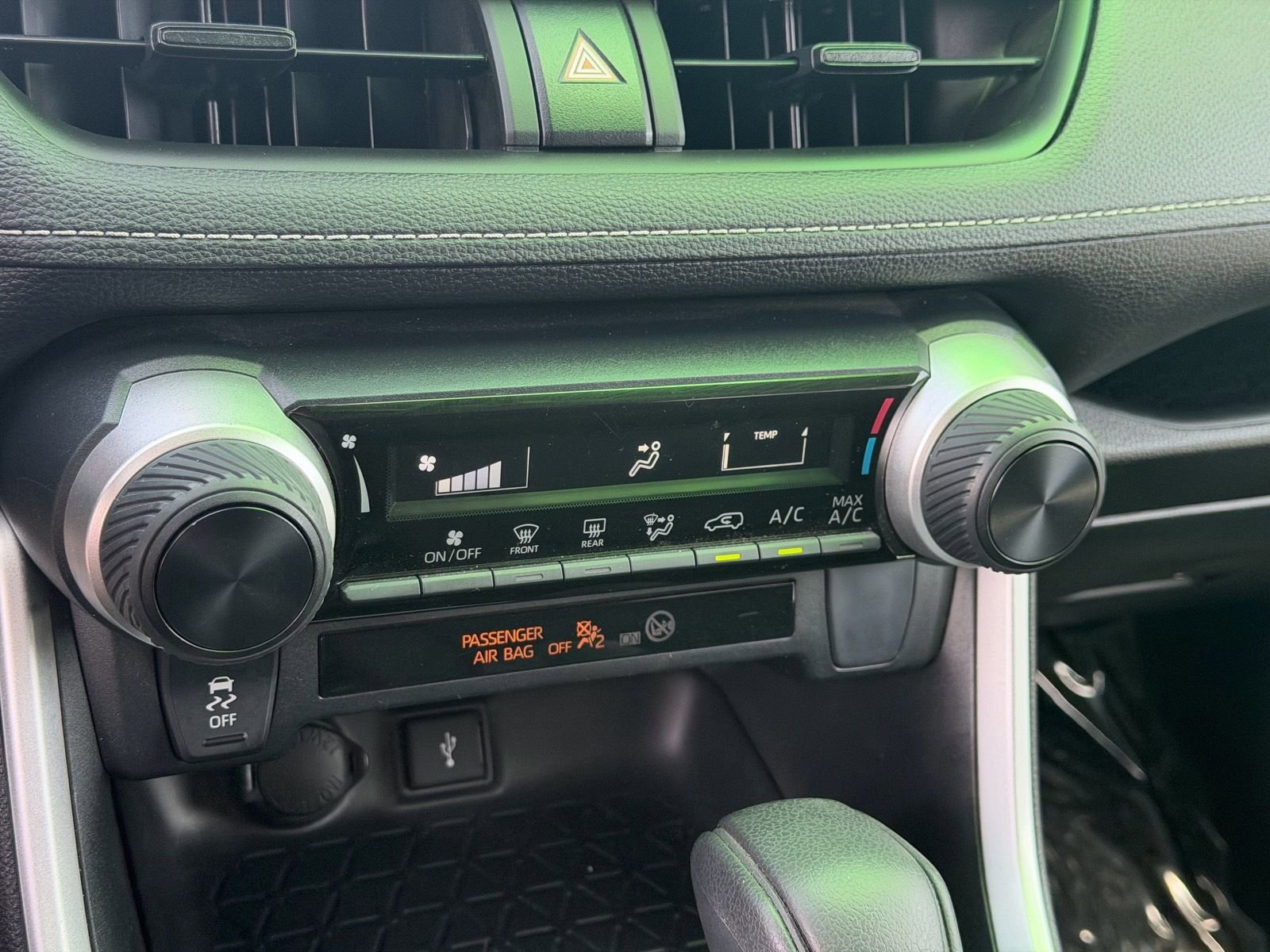 Used 2022 Toyota RAV4 LE w/ Carpet Mat Package (TMS) image 29