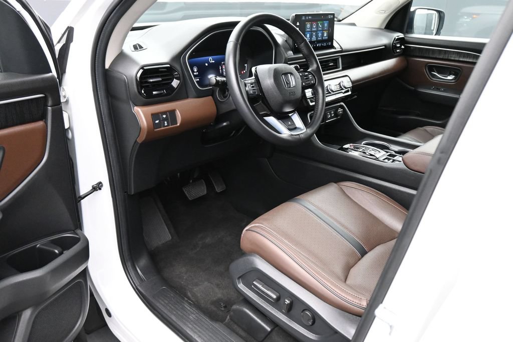 Used 2024 Honda Pilot Elite image 2