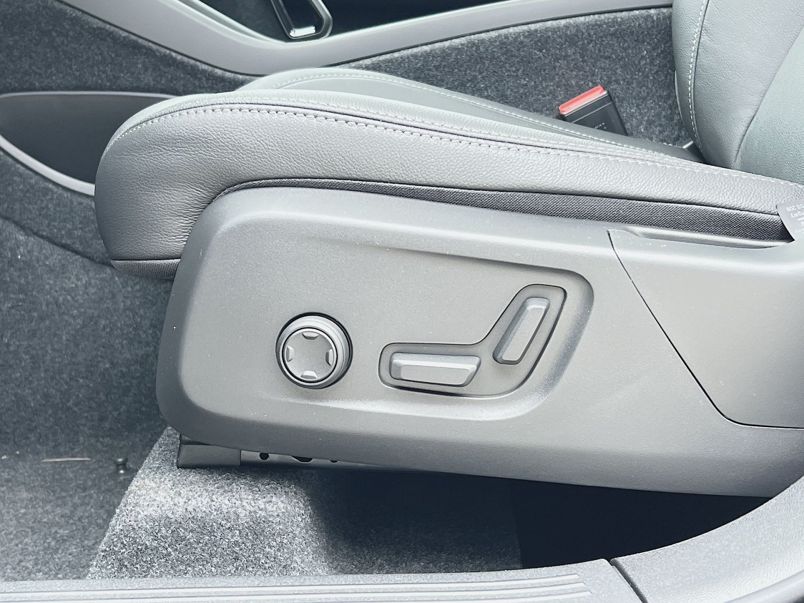New 2026 Volvo XC40 B5 Core AWD/4WD image 14