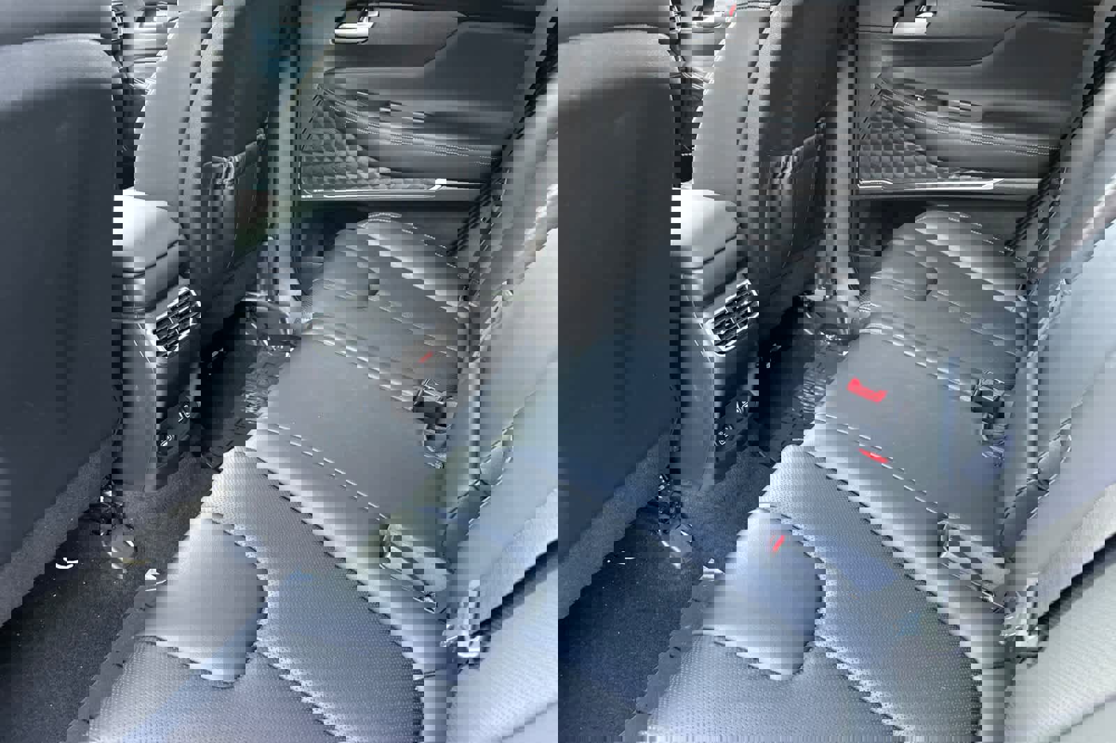 Used 2023 Hyundai Santa Fe SEL w/ Premium Package image 4