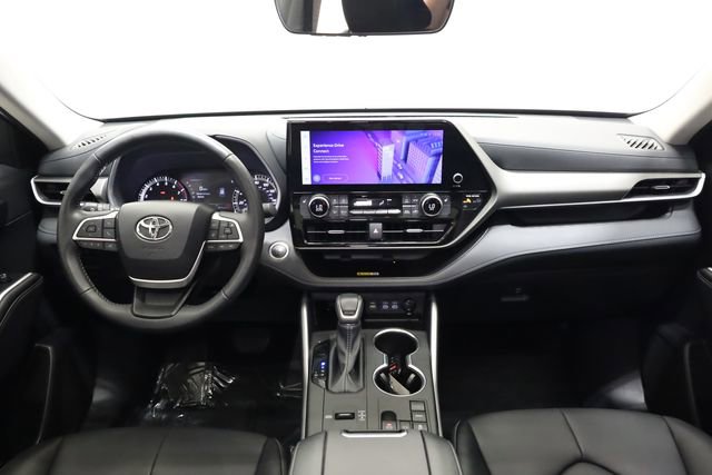 Used 2024 Toyota Highlander XLE image 12