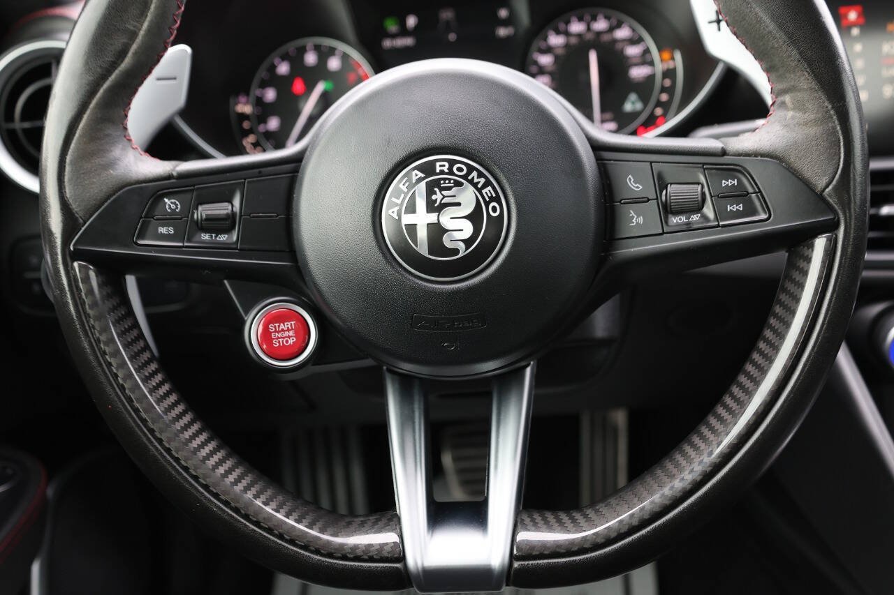 Used 2017 Alfa Romeo Giulia Quadrifoglio RWD image 18